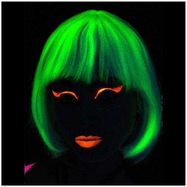 Parrucca Caschetto Bianca Fluorescente Liscia Con Frangia |Carnival Toys