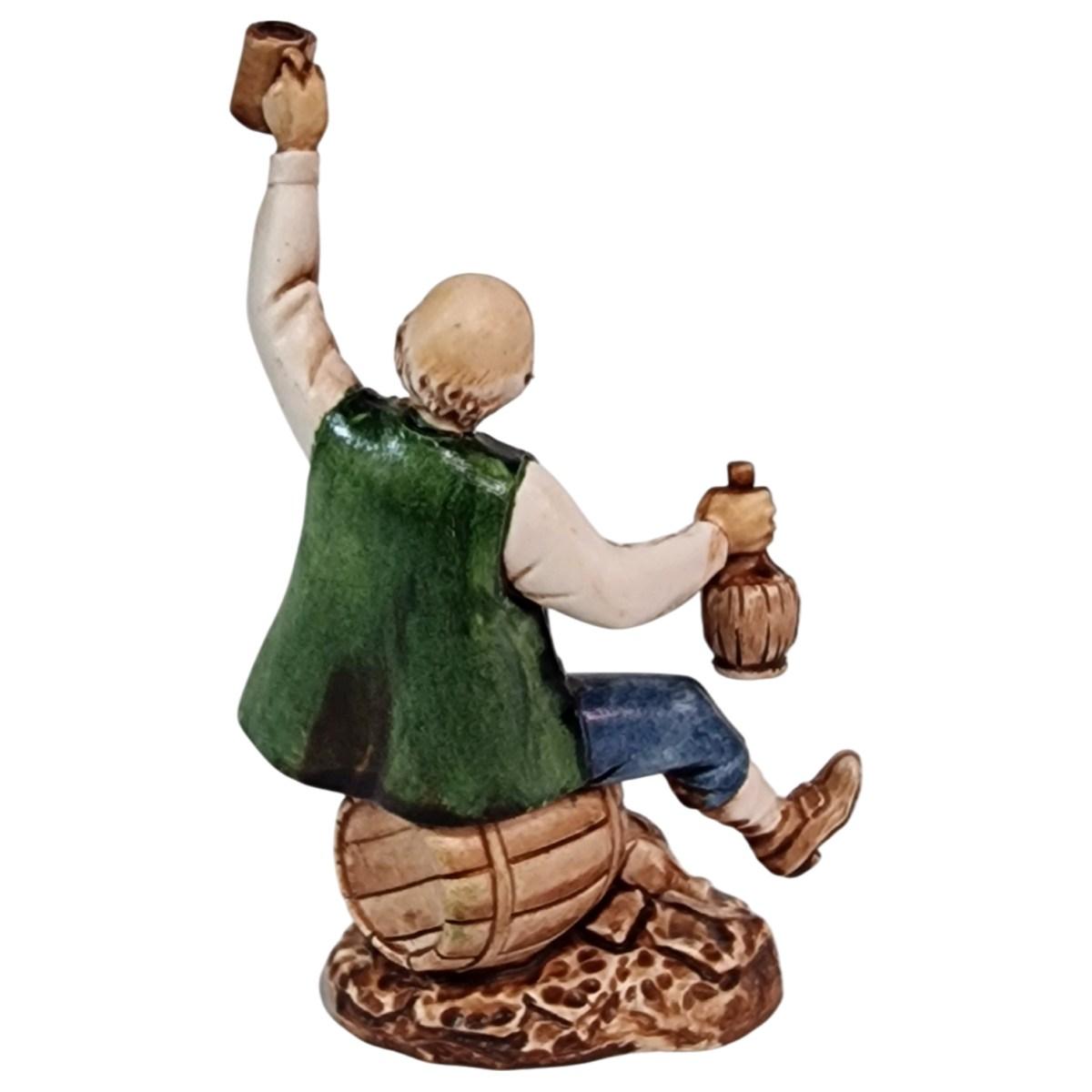 Statua presepe 10 cm bevitore con fiasco di vino e calice