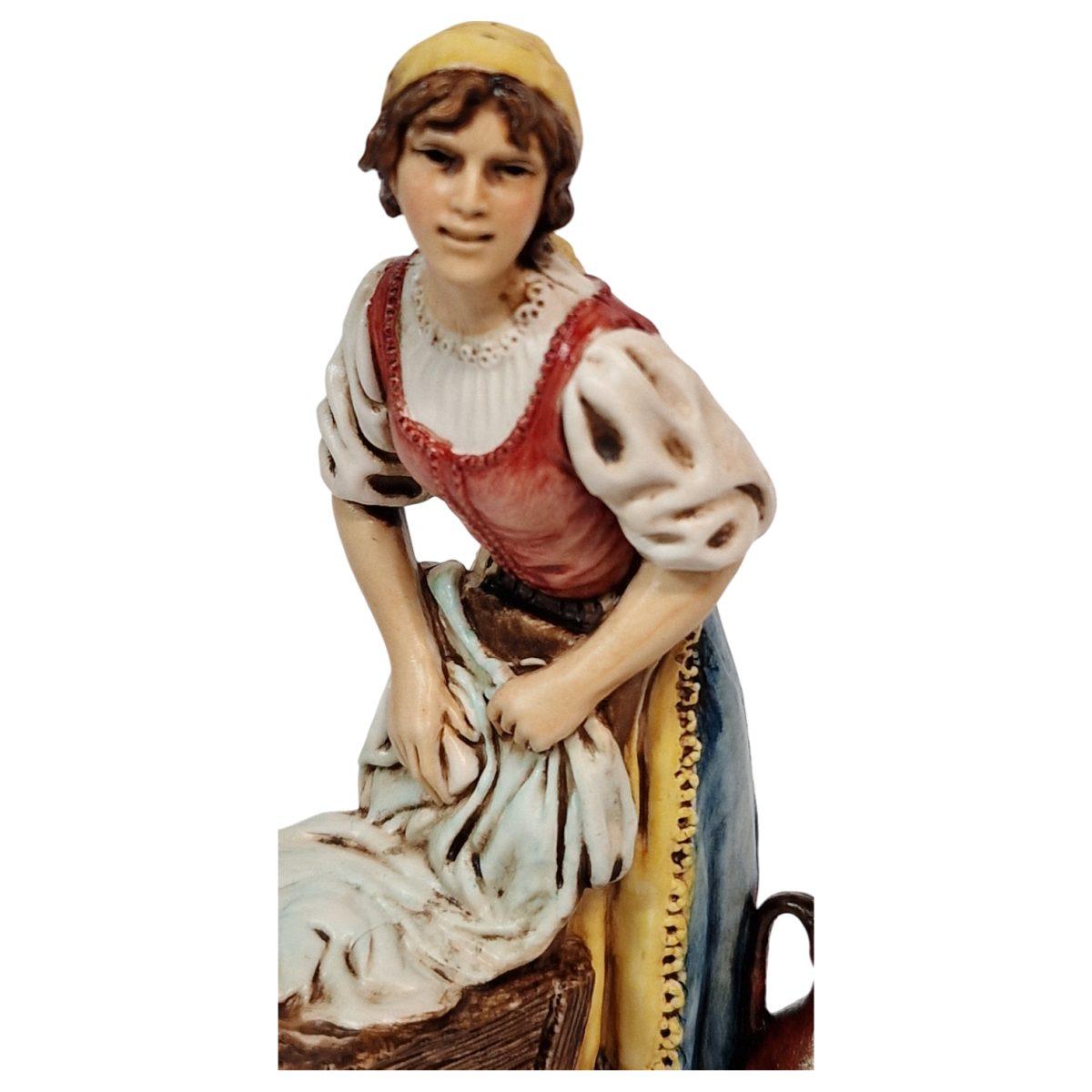 Statua presepe 12 cm donna lavandaia con lavatoio