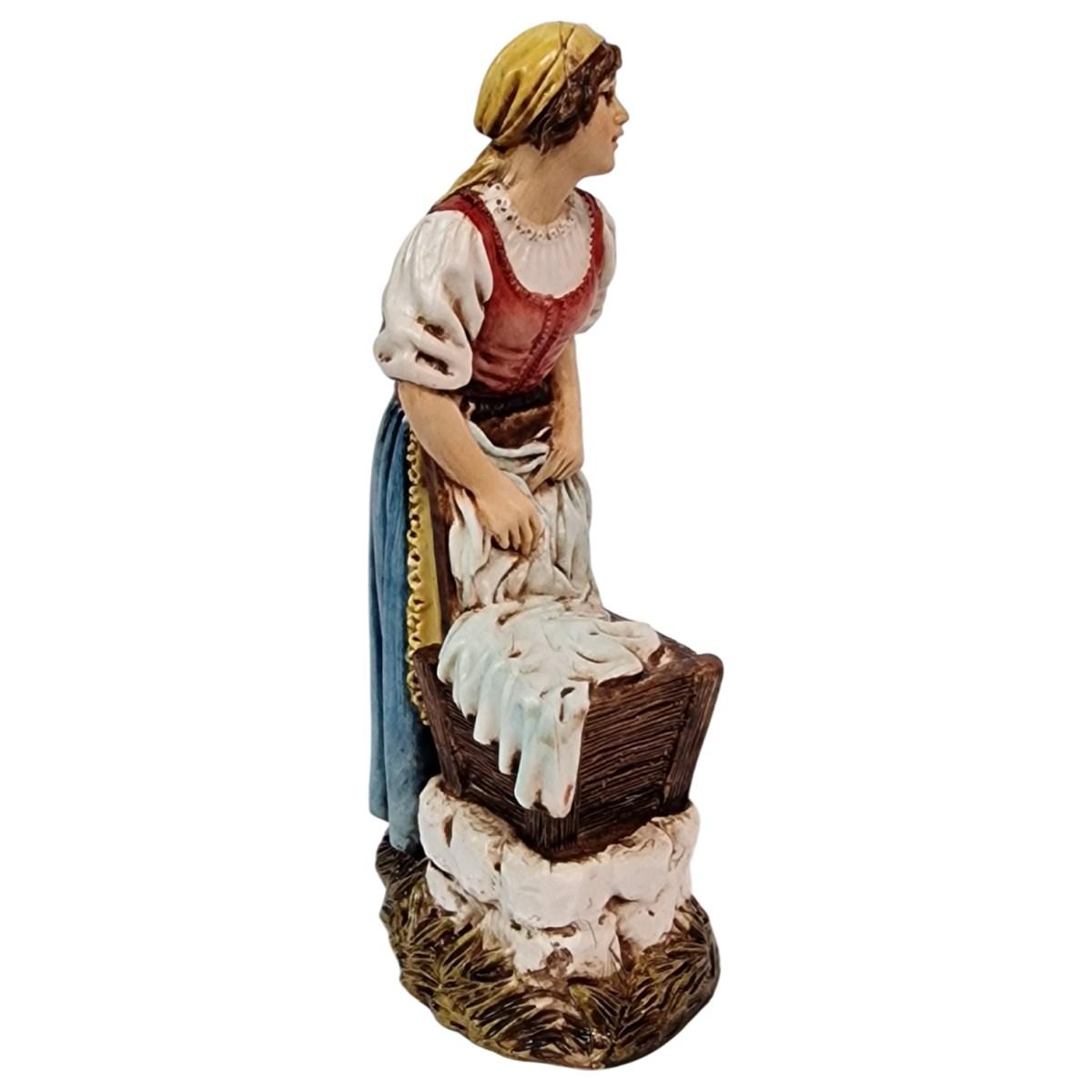 Statua presepe 12 cm donna lavandaia con lavatoio