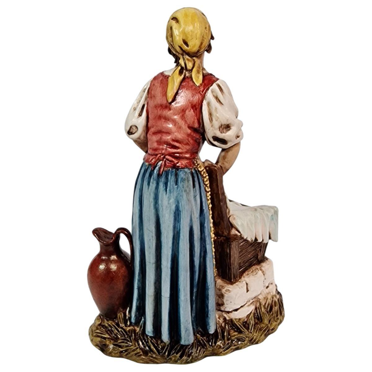 Statua presepe 12 cm donna lavandaia con lavatoio